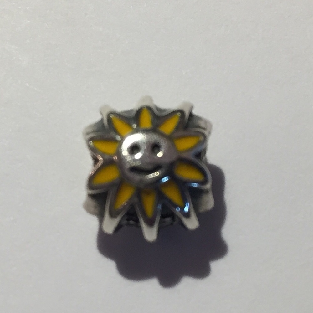 Smily sunshine charm